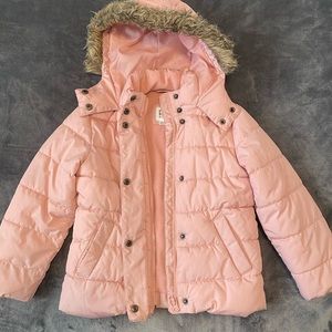 Girls gap jacket size small. Used in good condition